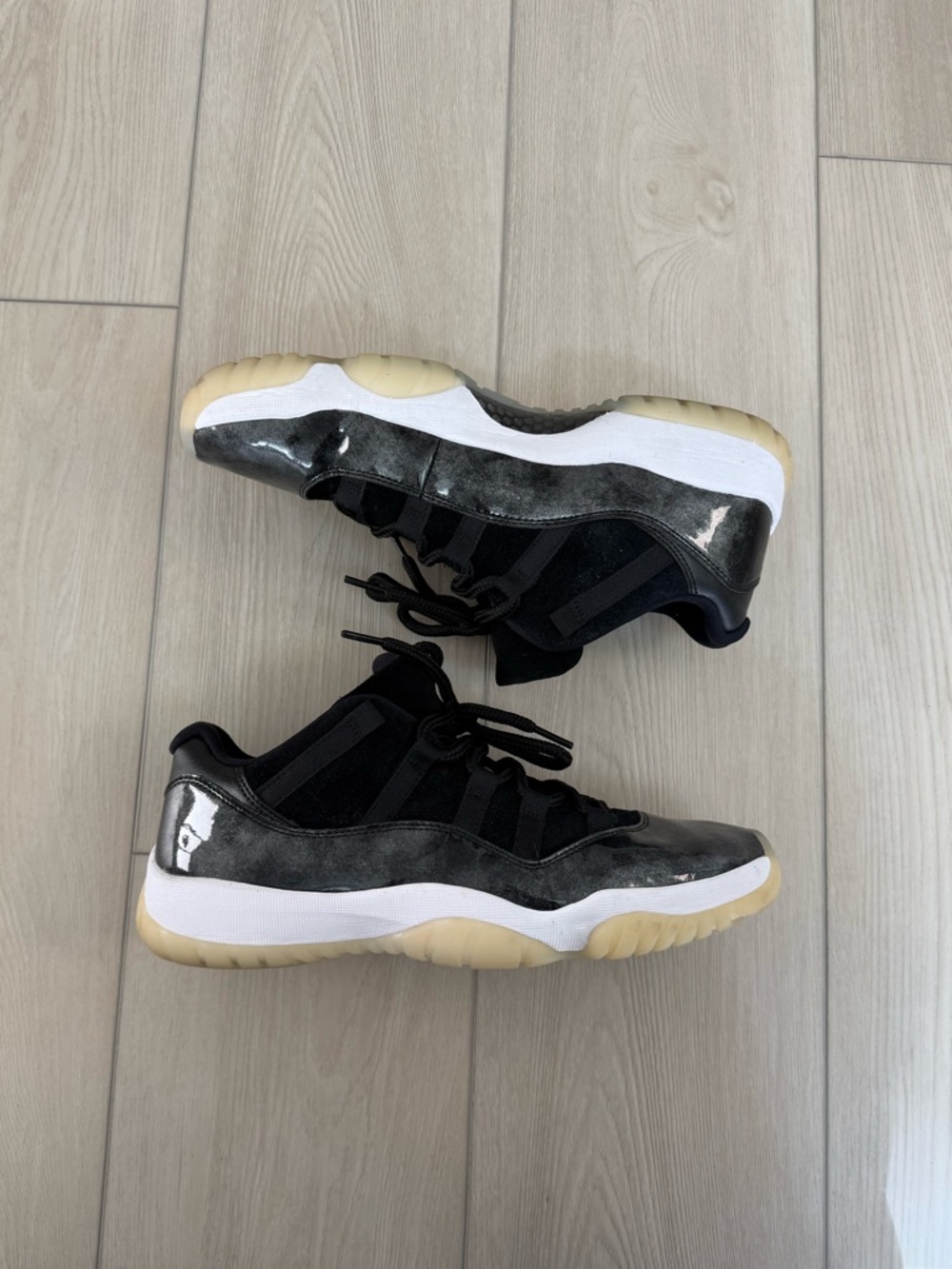 Air Jordan 11 Retro Low - Picture 3 of 8
